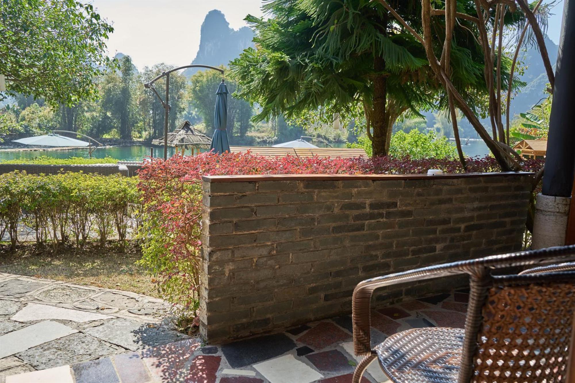 Yangshuo Mountain Retreat Hotel Room photo